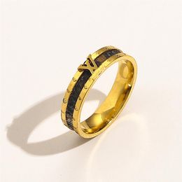 Luxury Jewelry Designer Rings Women 18K Gold Plated Stainless Steel Love Wedding Supplies Faux Leather Ring Fine Carving Finger Ri333k