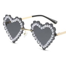 Fashion Sunglasses Women Heart Sun Glasses Rimless Adumbral Anti-UV Spectacles Trimmed Pearls Eyeglasses Ornamental