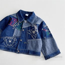 Детская джинсовая куртка с вышивкой буквами и героями мультфильмов, лоскутная ковбойская верхняя одежда для мальчиков и девочек, модная повседневная одежда с длинными рукавами и лацканами Z3976