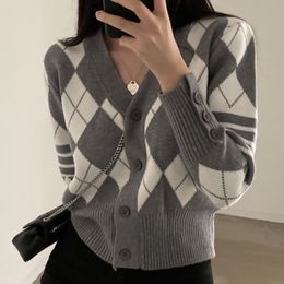 Plaid Coat for Women Autumn and Winter 2022 New Early Autumn Clothing Knitted Cardigan V-neck Small Short Top for Women Thin