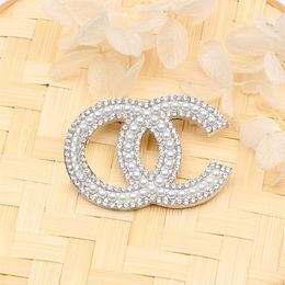 Whole Luxury Brand Designer Letter Pins Brooches Women 100Style Crystal Pearl Rhinestone Cape Buckle Brooch Suit Pin Wedding P334z