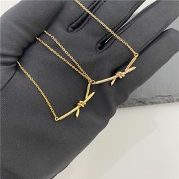 T Designer Necklace 2022 New Bow Pendant Necklaces Luxury Brand Couples Fashion Necklace Party Wedding Accessories Valentine Day G273F