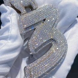 Lettera personalizzata Nome Numero Pendenti di gioielleria raffinata Gioielli hip-hop con diamanti rotondi in moissanite ghiacciati Personalizza gioielli