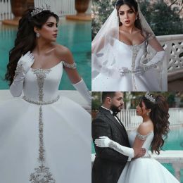 Abito da ballo Abiti da sposa vintage Abito da sposa Cristalli di raso Cinghie di perline Sweep Train Ruffles Custom Made Plus Size Vestido De Novia