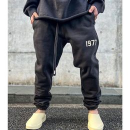 Mens Felted Letterings Sweat Joggers Pants Casual Long Fleeced Sweatpants Men Women Hip Hop Skateboard Streetwear MG220106260k