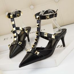 Valentine Slim Best-quality Metal High Designer Shoes Heels Fashion Sexy Rivet Hollow Sandals Roman Shoes Heel Czr5l