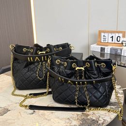 Black Large Capacity Women Shoulder Bucket Bag Leather Diamond Lattice Quilted Luxury Handbag Gold Hardware Lettering Crossbody Designer Bag Suitcase 22 27CM