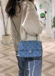 Tasarımcı çantası koyu mavi denim 10a lüks kadın çanta 25cm tasarımcı kadın omuz çanta çanta çanta vintage çanta gümüş zincir donanım yaz cüzdanı kayış