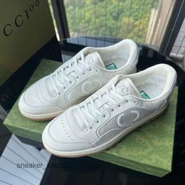 Shoe Sneaker Top Mens Fashion Casual Shoes Sports Run Female Wear Dirty Small White Classic Street Wear Quality Shoess O3pb