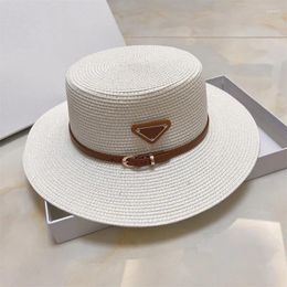 Wide Brim Hats Fashion Flat Bucket Women Designer Luxury Brown Belt Sunhats For Mens Womens Casual Brands Trendy Triangle Letters Straw Cap