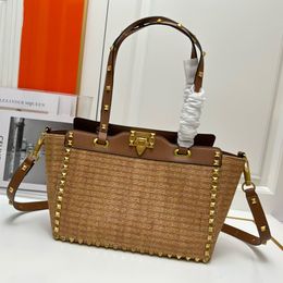 Classic riveted shopping bag Natural Raffia hand-woven to create a large capacity Tote bag Designer brand bag High quality fashion commuter bag Luxury bag