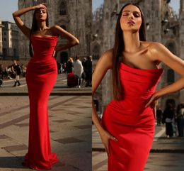 Sexy Red Plus Size Sheath Prom Dresses Strapless Floor Length Sweep Train Evening Gowns Formal Wear Birthday Party Celebrity Special Occasion Dress