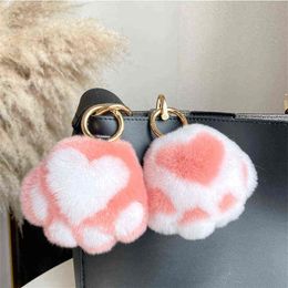 2021 Women Car Key Pendant Mink Fur Cat Paw Toy Keychain Cute Bag Charm Ornaments Soft Pompom Plush Cute Bear Claw Key Rings H1126314T