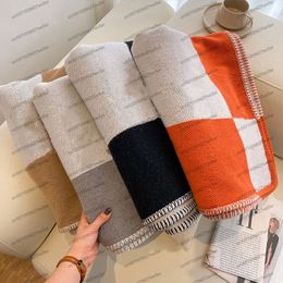 Blankets Throw Plaid Blanket Brand Designer Cashmere Blanket for Beds Sofa Fleece Knitted Wool Blanket Home Nap Portable Scarf 230909