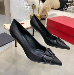 2024 Brand Pumps Women High Hees Pointed Cassics Meta V-Bucke Nude Back Red Matte 6Cm 8Cm 10Cm Thin Hee Women's Wedding Shoes High-Heeed Shoes Lies 48
