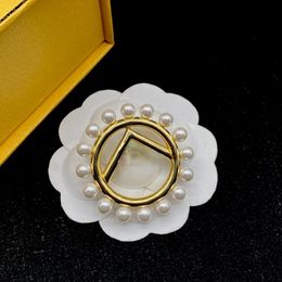 New Letter Pearl round Brooch Women's Light Luxury Mid-Ancient Temperamental Minority High Sense Breastpin Wholesale