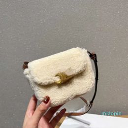 2023 Mini Evening Bag Autumn And Winter Trend New Woolly Mouth Red Bags Arch Zero Wallet One Shoulder Messenger Plush