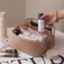New Lady Cosmetic Bags Fashion Women Makeup Bag Designers Handbag Organ Pillow Purse Travel Storage Bag Large Capacity Toiletry Ca254i