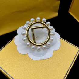 Quality Letter Pearl round Brooch Women's Light Luxury Mid-Ancient Temperamental Minority High Sense Breastpin Wholesale