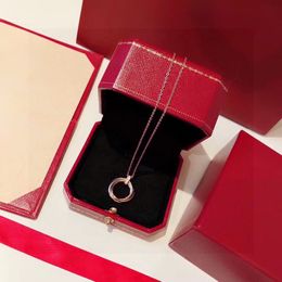 Nya klassiska modehängen halsband för kvinnor högkvalitativa chokerkedjor designer smycken pläterade guldfärger flickor gåva
