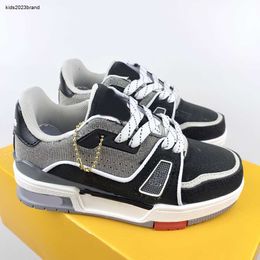 Lace-Up shoes for boys girls Metal hanging tag decoration Child Sneakers Size 26-35 high quality baby casual shoes Including box Sep10