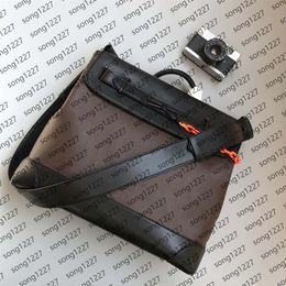 Luxurys Designers Bags 2021 L Fashionable messenger bag small embossing handbag Metal decoration size 38 39 15335S