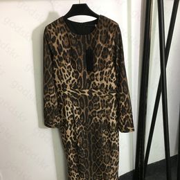 Leopardtryck stretchklänning kvinnor mode märke paket höft kjol designer hög midja kjol långärmad klänning pyjamas