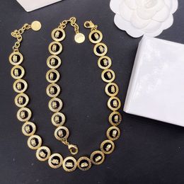 Fashionable Designer Jewellery Pendant Necklaces Brand Letter Face Necklace Men Women Silver Gold Plated Copper Crystal Choker Chain Wedding Gift Jewellery