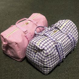 Duffel Bags Pink Purple Plaid Ruffle Duffle Seersucker Travel Bag Personalized Letter Large Weekend Out bagPatches Fashion Journey Women 230912