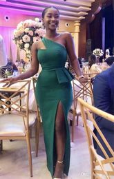 2023 Hunter Green Mermaid Bridesmaid Dresses One Shoulder Side Split Peplum African Garden Wedding Guest Gowns Maid of Honour Dress Plus Size
