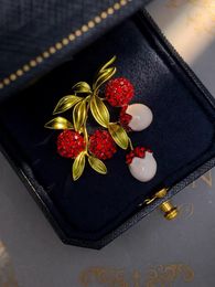 Brooches Sweet Lychee From Europe And America High-end Niche Design Artistic Fruit Fashion Brooch