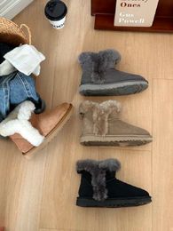 Snow Boots Designer Women Fumple Cutte Lazy Lazy Man Boots Skórzanie i trawa zintegrowane pluszowe bawełniane buty bawełniane buty chlebowe modne i wszechstronne krótkie buty