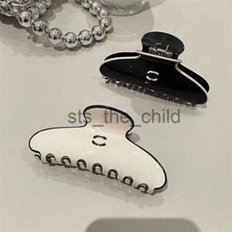 Hair Clips Barrettes Luxury Designer Jewelry Brand Letter Black White Hair Clips Elegant Temperament Shark Hair Clip Hairpin x0913