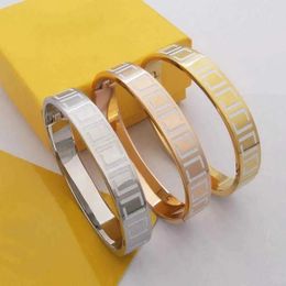 Designer Jewellery Lady Women Titanium Steel Bangle Black/White Enamel Engraved Letter 18K Gold Bangle Bracelet 4 Colour