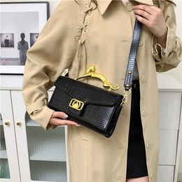 Simple Crocodile Pattern Bag for Women 2023 New Early Autumn Fashion Style Handheld One Shoulder Crossbody Bag 231011