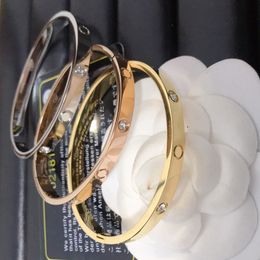 Famous Style Designer Jewellery Bangle Bracelets Men Women Brand Letter Nail Gold Plated Silver Plating Titanium Steel Bracelet Jewellery Accessories