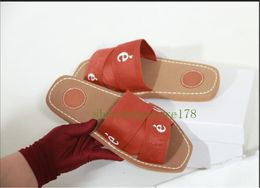 01 Designer Wooden Canvas Slippers Summer Beach Sandals Indoor Shoes Cross Woven Outdoor Open Toe Slipper Letters Fashion Sandal Sizes 35-42