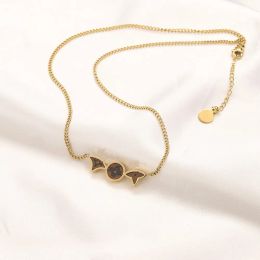 Women Flowers Designer Necklace Choker Pendant Chain Gold Plated Stainless Steel Letter Necklaces Wedding Jewelry Accessories