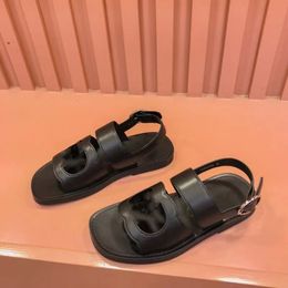 Men interlocking G Sandals men's slippers slides solid Colour Black leather sandal with strap Buckle closure Mens slippers fashion designer beach slipper 04