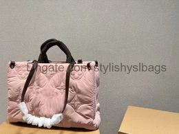 Totes Classic brand shopping bags Winter Famous luxurys designer Large capacity outdoor street top handle handbag Handbag41
