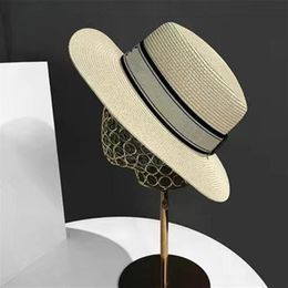 Luxury Designer Sun Hats Small Bee Straw Hat European and American Retro Gold Braided Female Loose Sunscreen Flat Cap Visors278b
