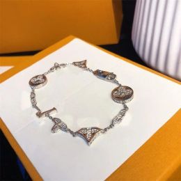 Brand Classic Fashion chain gold women bracelets with logo official size design golden four petals bracelets never fade