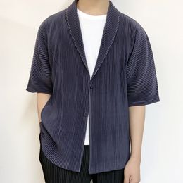 Men's Vests Miyake Pleated Mens Blazer 2023 Summer Short Sleeve Coat Korean Fashion Lapel Casual Cardigan Simple Cool Tops 230914