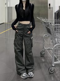 90s fall outfits with green cargo pants women copenhagen style High-waisted straight-leg cargo pants for women designed to look slim picture day outfit overalls