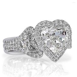 Cluster Rings Luxury Women Engagement Wedding Full Bling Iced Out Heart Cubic Zircon Gorgeous Anniversary Party Ring High Quality