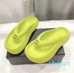 New Designer Slippers Sandals Women Luxury Fashion Summer Beach Holiday Comfort Casual Shoes Bread Slide Slipper versatile