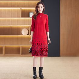 Vintage Graphic Red Sweaters Dress 2023 Women Designer Long Sleeve Slim Vacation Knitted jumper Dresses Autumn Winter Fashion O-Neck Party Soft Warm Midi Frocks