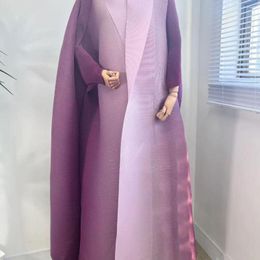 Trench da donna Miyake abito plissettato 2023 sfumatura di colore giuntura manica lunga pizzo allentato design della moda senso cappotto