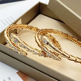 24ss Bulgaria Fashion Light Luxury Snake Bone Joint Bracciale alto elastico Bracciale da donna in oro rosa Bracciale a forma di serpente stile personalizzato