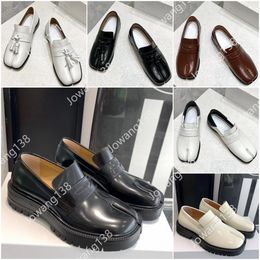 Tabi-Loafer-Schuhe, Designer-Männer und Damen, Tabi-Sandale mit geteilter Zehenpartie, nackte Schuhe, Luxusmode im Freien, Freizeit, Tabi-Babouches, Größe 35–45, Tabi-Derbies